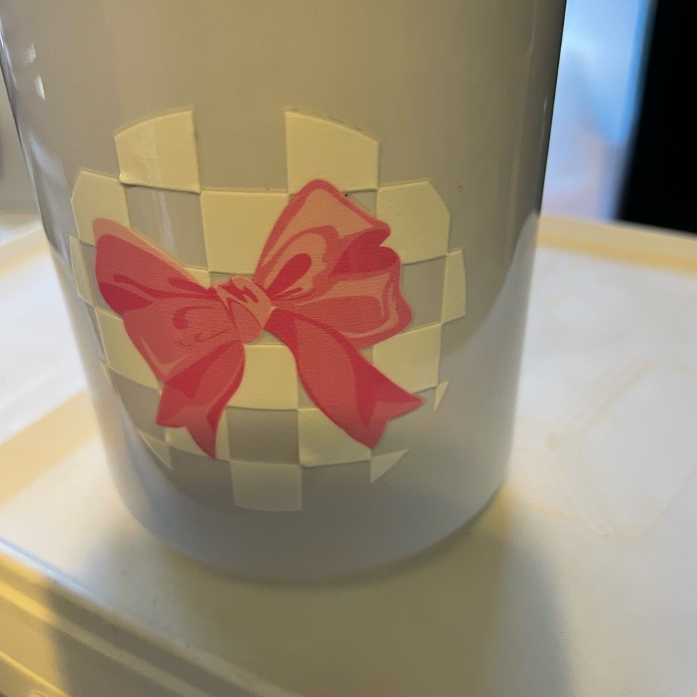 Mug with a pink bow